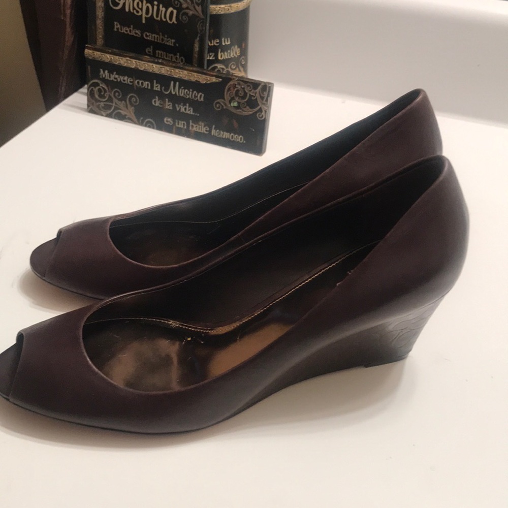 Tried to stretch it now scuff by the peep toe